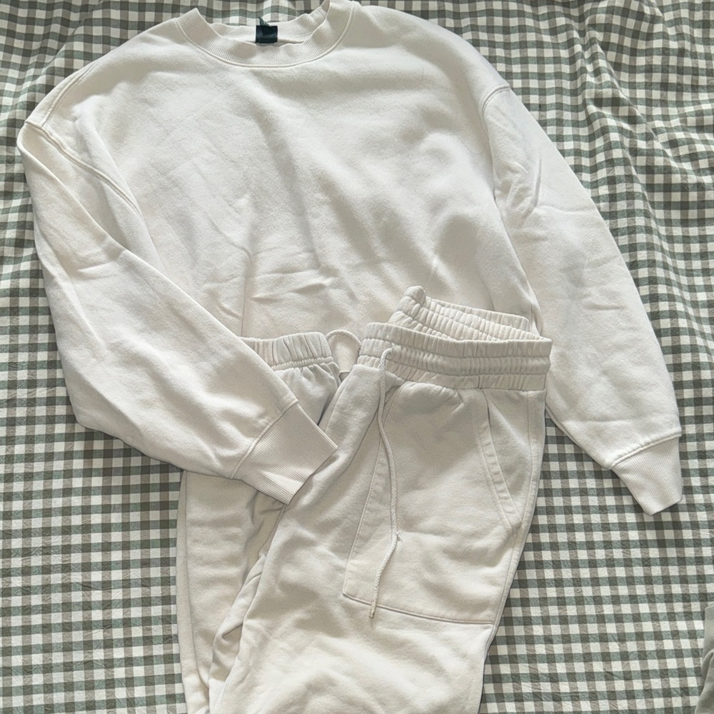 Universal Thread & Wild Fable Cream Cropped Sweatshirt and Joggers Set